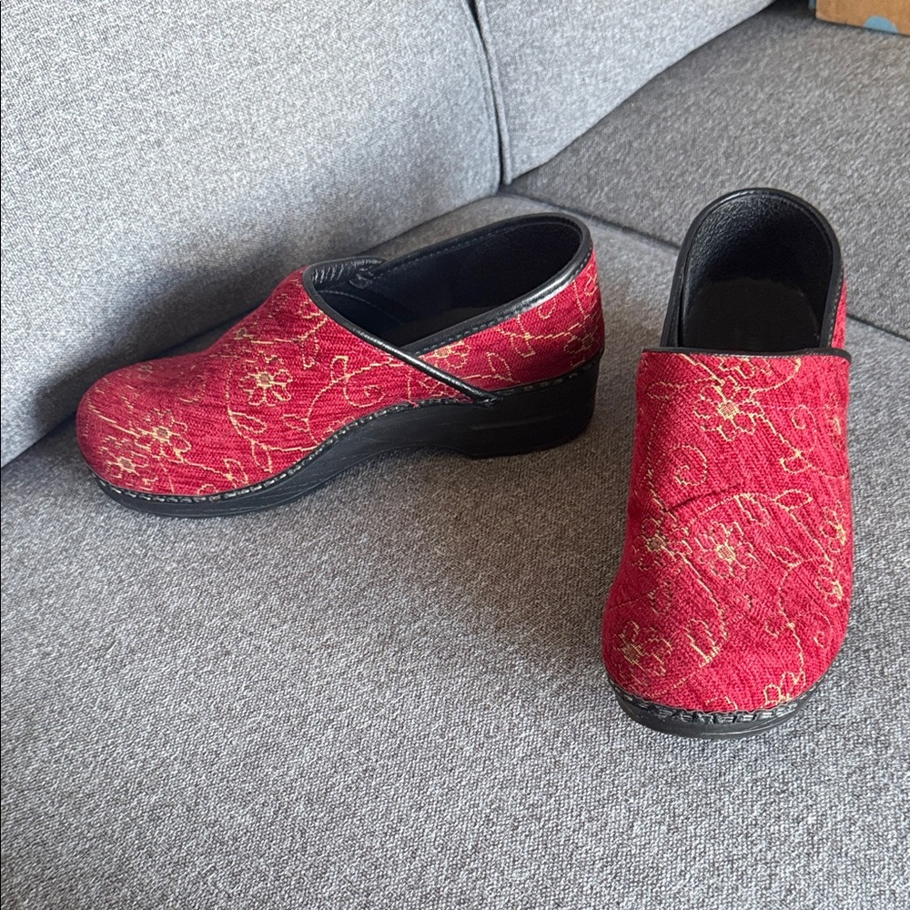 Sanita Women's Red Patterned Mules
